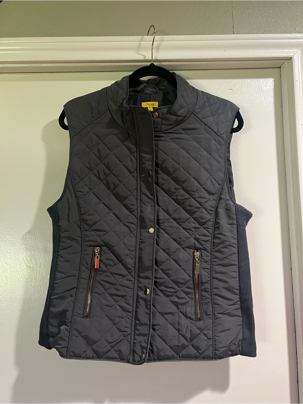 Daisy Quilted Sleeveless Vest - Charcoal
